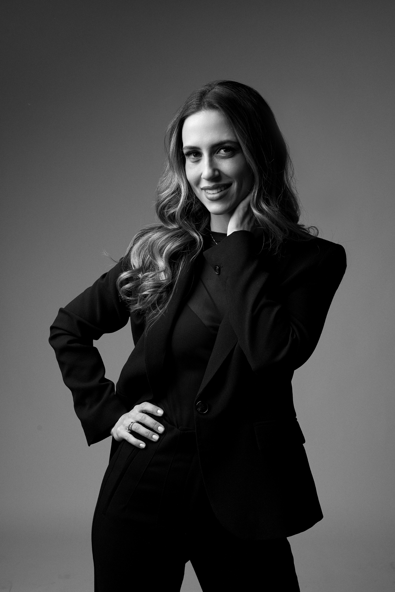 Dra. Marcela Fonseca em retrato em preto e branco
